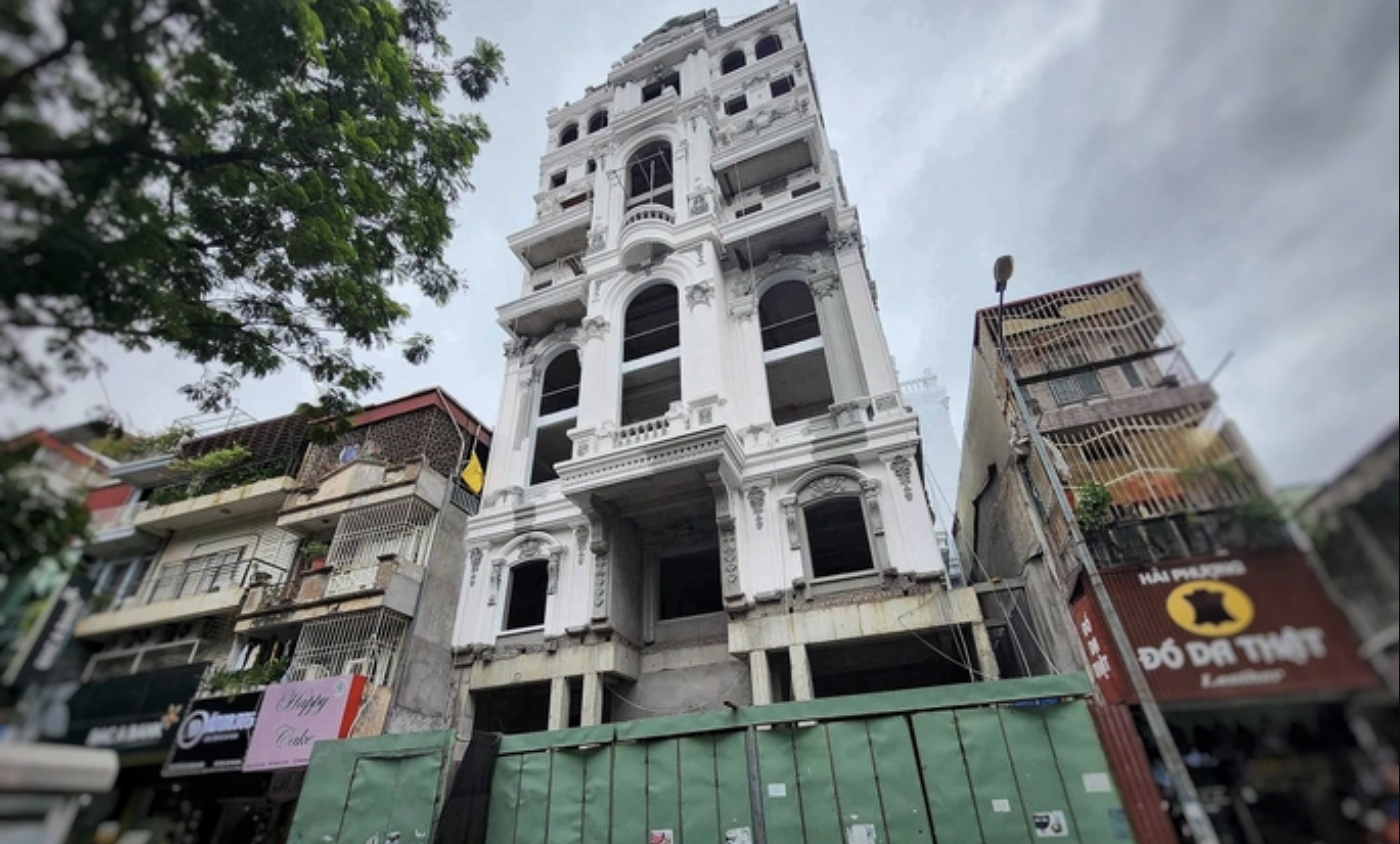 Hà Nội yêu cầu kiểm tra, xử lý vi phạm trật tự xây dựng trên phố Đội Cấn